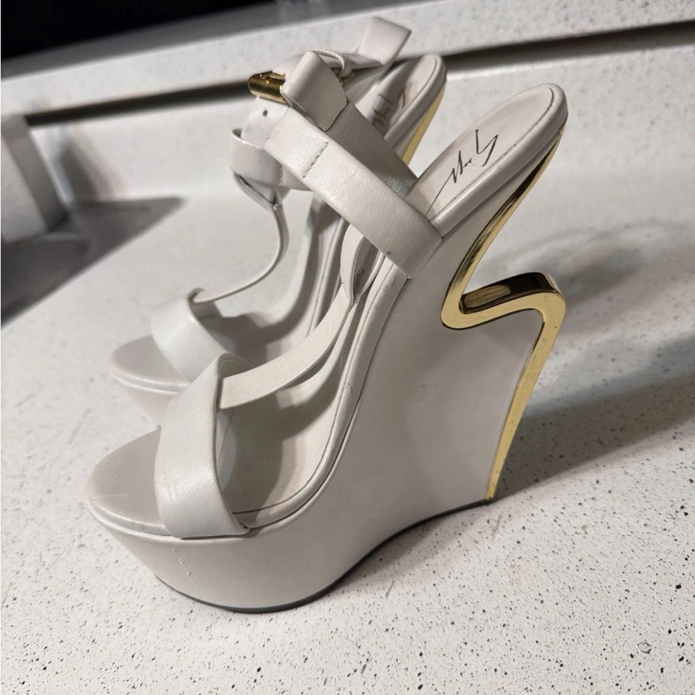 Giuseppe Zanotti Tan Wedges Size
37 Vicini Leather White Missing 1
Necklace